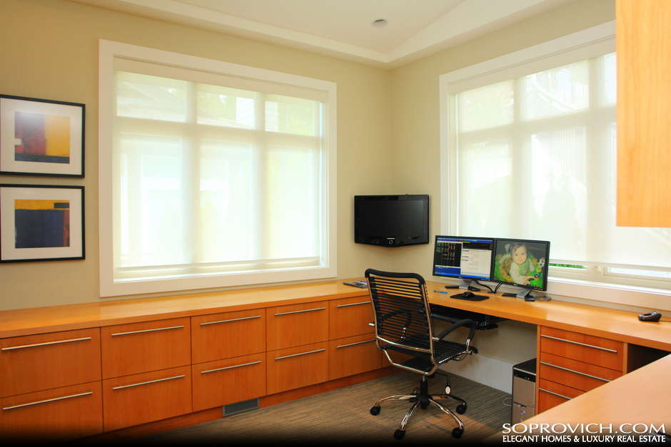 The Splendorous West Bay View Home16