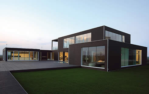 Seductive Prefab House with Italian Furnishings Seductive Prefab House with Italian Furnishings