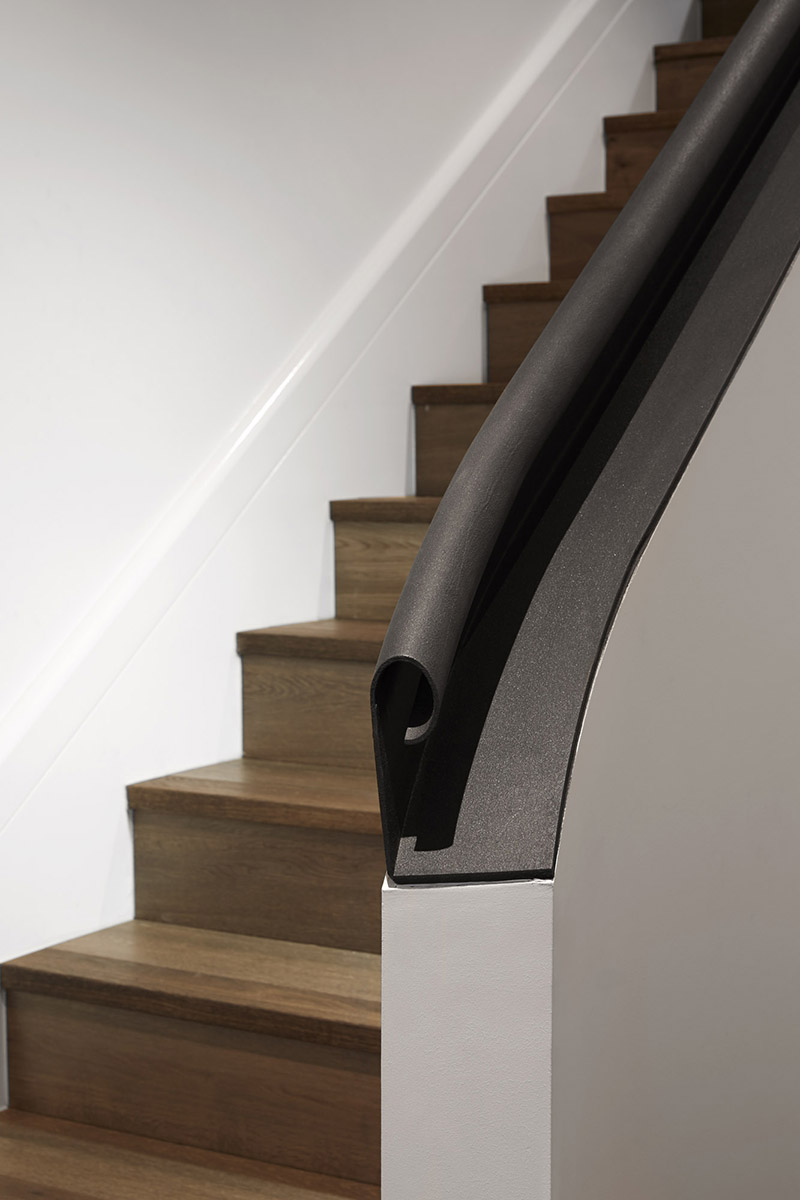 Non Slip Staircase Handrail Natural Pine Material